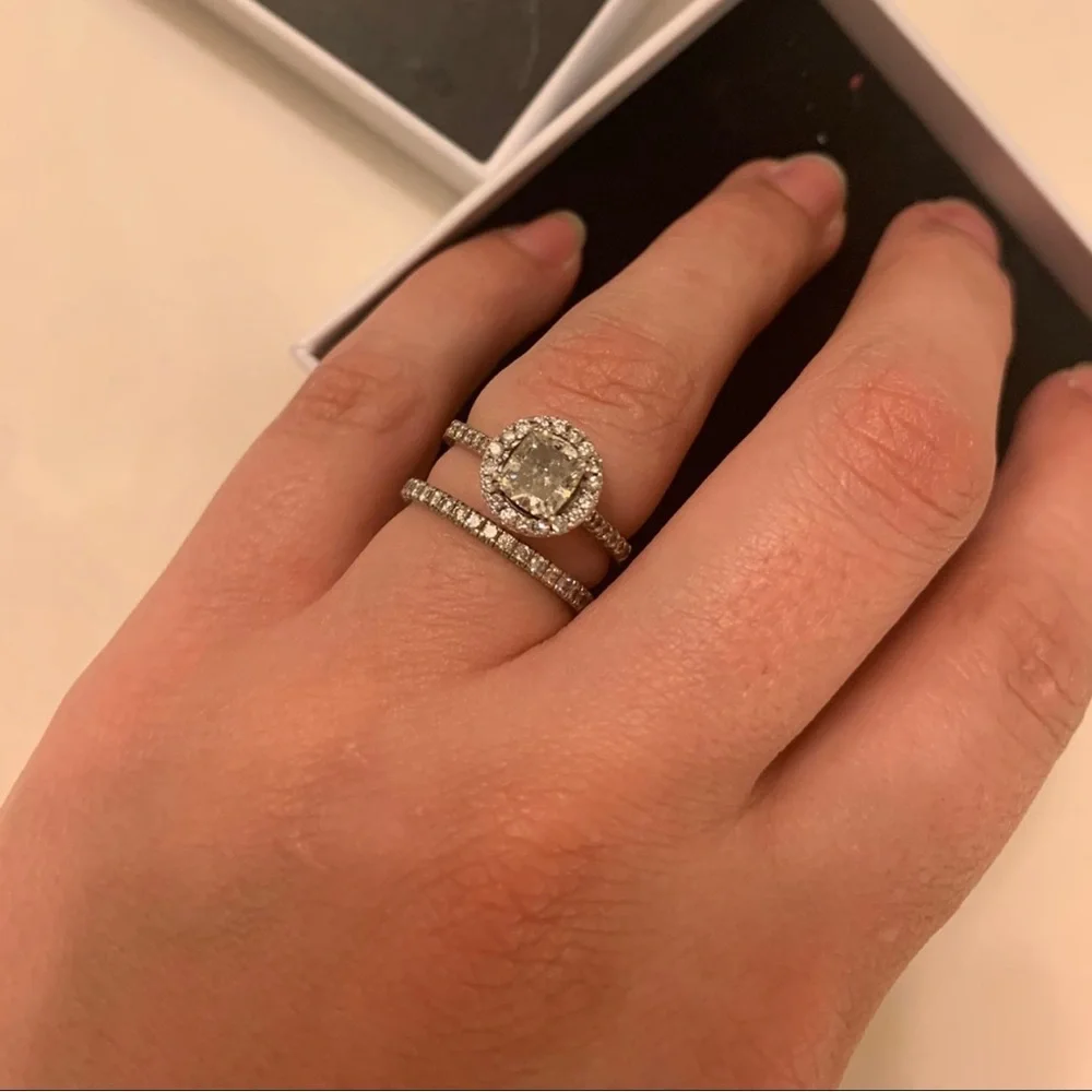 2 ct DIAMOND RING - Picture 1 of 3